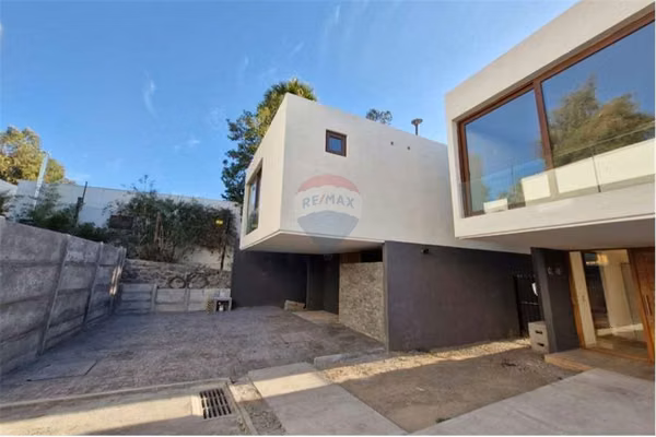 Linda casa cercana a dunalastair