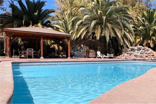 Recibimos ofertas!! gran parcela con 3 casas.