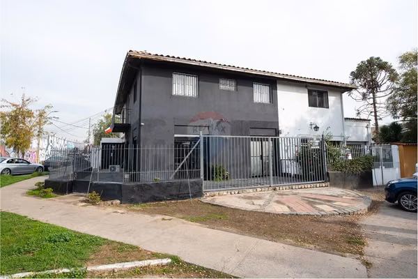 Oportunidad  en esquina av macul y las golondrinas