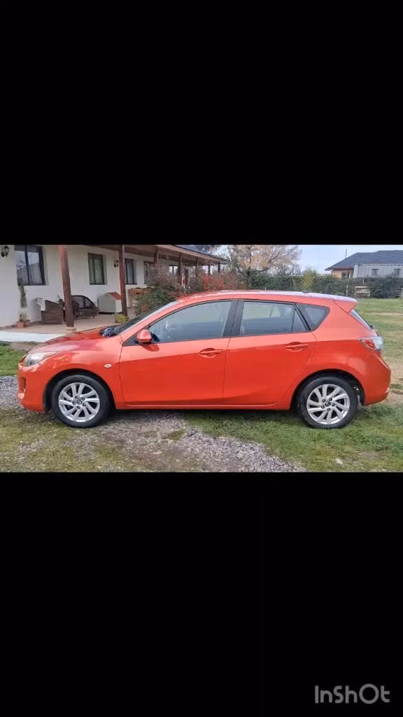 Venta de auto Mazda rojo perlado deportivo año 2013