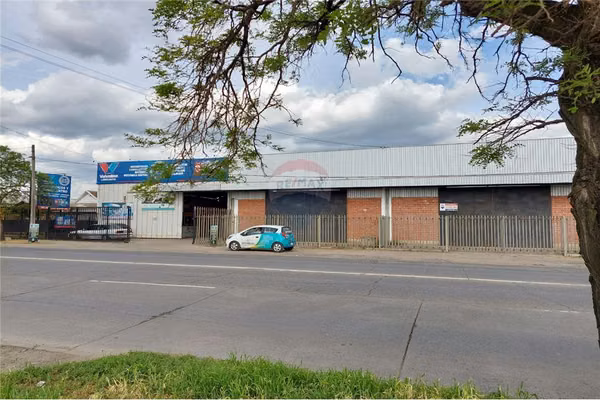 Local con bodega en avenida lircay.
