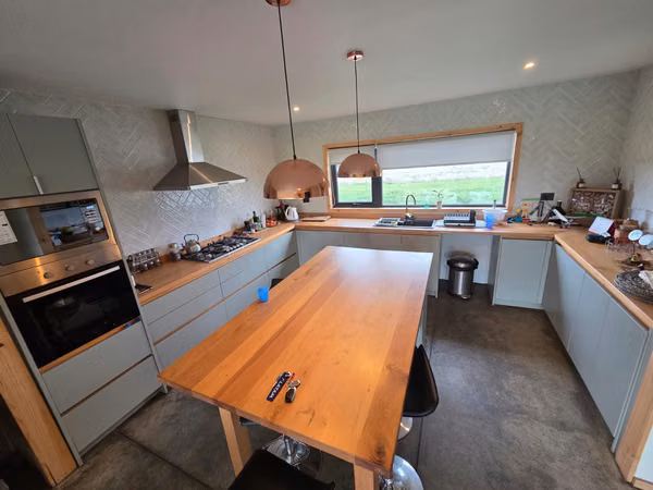 ARRIENDO CASA EN CONDOMINIO HERMOSOS DETALLES INCORPORADOS