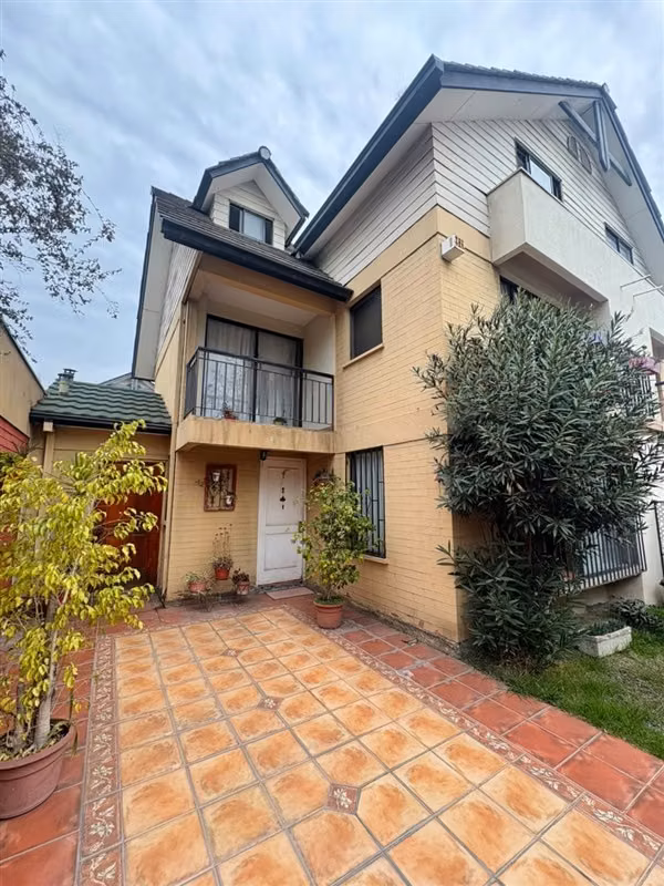 Hermosa casa en venta de 3D 3B en Ciudad Satélite, Maipú