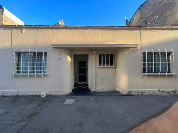 Gestimob , vende casa con excelente ubicación para inversionistas, a una cuadra de metro Republica