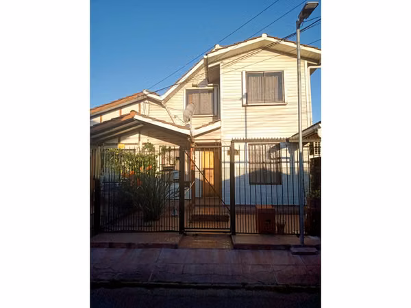 Gestimob vende casa Villa Parque del Carmen, al costado del Templo Votivo