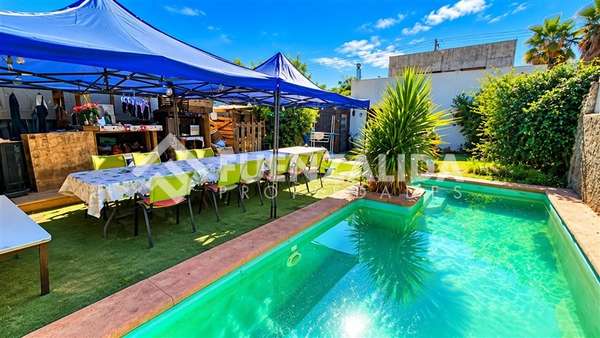 Casa en venta de 5 dorm. en El Bosque