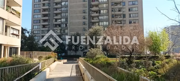 Departamento en Venta de 2 Dorm. 2 Baños, en Macul
