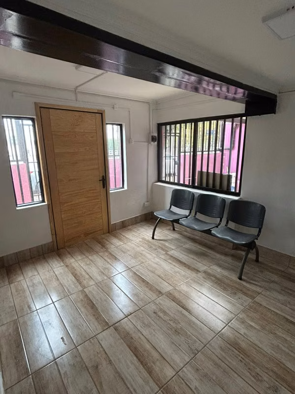 ARRIENDA OFICINA COMERCIAL CALLE BILBAO QUINTERO