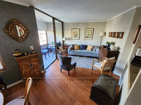 Arriendo depto 1 dorm ampliado + 2 baños, terraza norte, cerca Metro Chile España