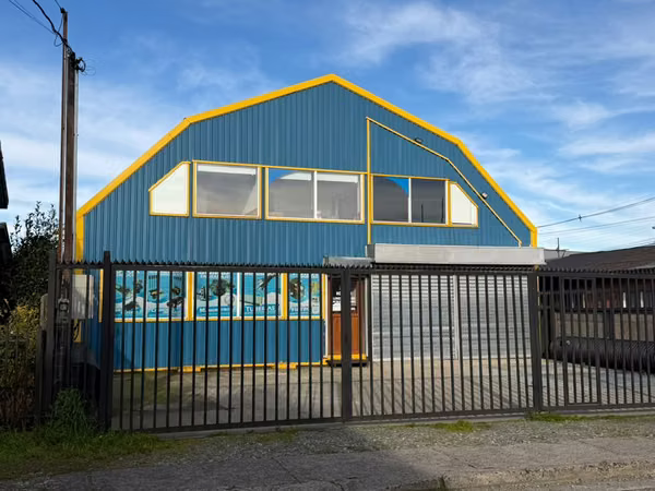 LOCAL COMERCIAL CON BODEGA SECTOR PRESIDENTE IBAÑEZ