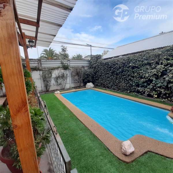 Casa en venta de 4 dorm.2 Baños Estac.Piscina. en La Florida