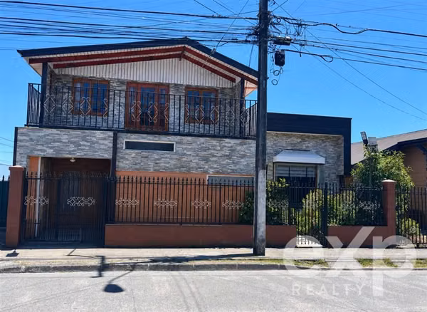 Incluye equipamiento, inventario y casa 2 pisos en Pto Montt