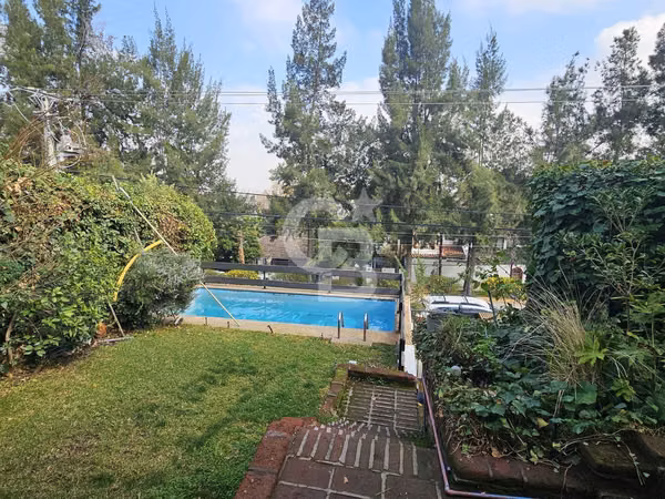 Casa de dos pisos- Vista despejada - Los Dominicos