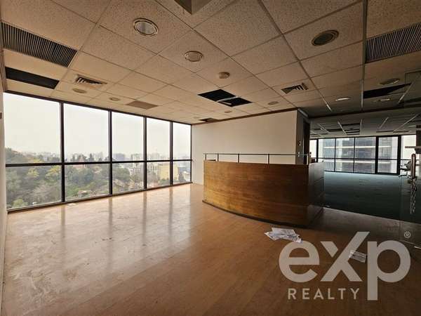 Arriendo Oficina 668 m2 Vista al Cerro Santa Lucia