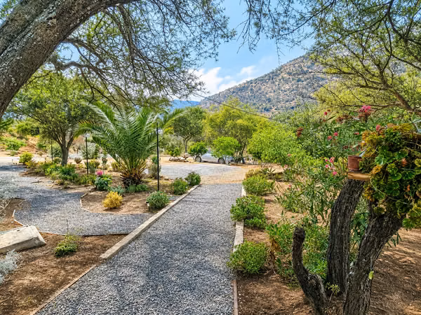 Hermosa Casa 5D/2B con piscina y bosque nativo
