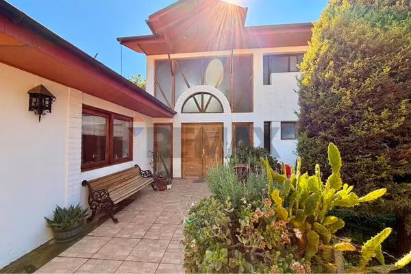 "amplia casa con segunda vivienda, en talagante"