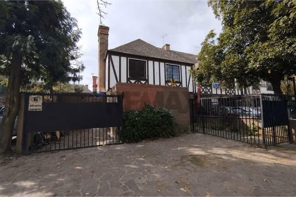 Arriendo de casa comercial, escuela militar