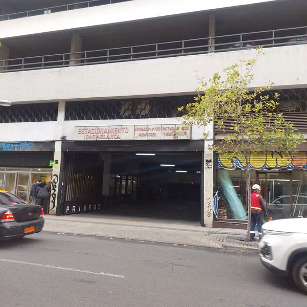 368 UF Vendo Estacionamiento Miraflores 419  -2 Stgo Centro