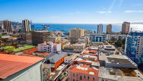 SE VENDE CASA 2 PISOS CON DEPTO INDEPENDIENTE VALPARAISO