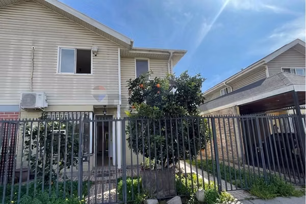 Haz tuya esta casa de 5d+3b en el rosal de maipú!