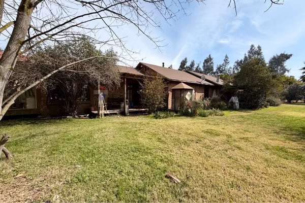 Casa de campo con más de 6.000 m²  camino lonquén