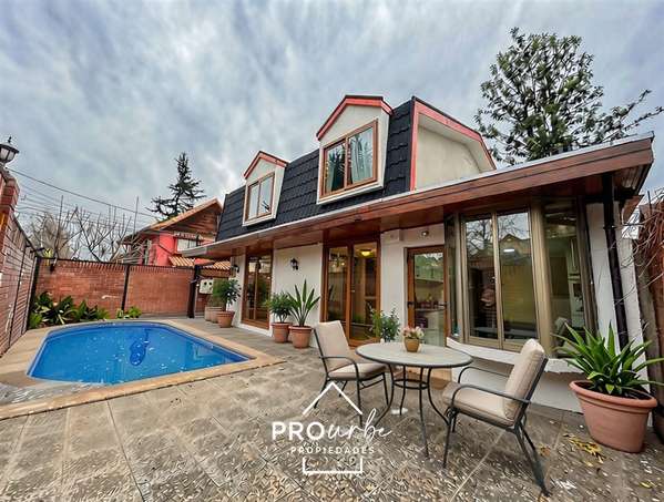 Casa en venta de 4 dorm. en Vitacura
