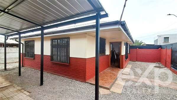 Casa amplia en arriendo 2 dorm - Gran patio - Padre Hurtado