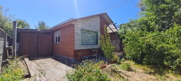 Se vende céntrica casa en Temuco con amplio sitio