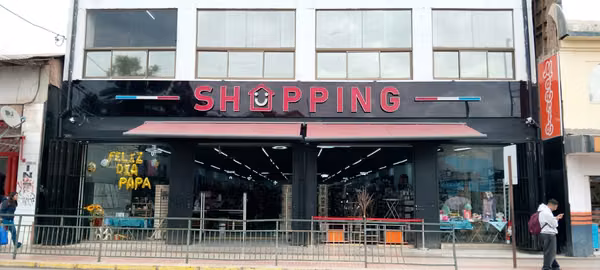 SE ARRIENDA : LOCAL COMERCIAL CENTRAL