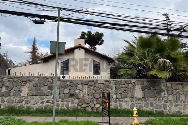 Casa con gran terreno y potencial comercial