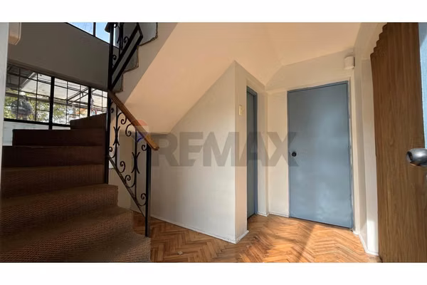 Amplia casa + dpto en macul: vivienda o negocio
