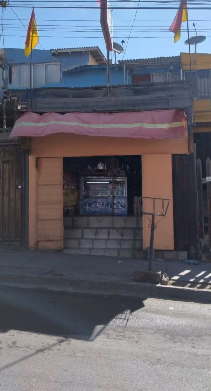 En venta casa uso Comercial-Habitacional. A. Hospicio