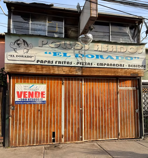 Se vende casa con local comercial