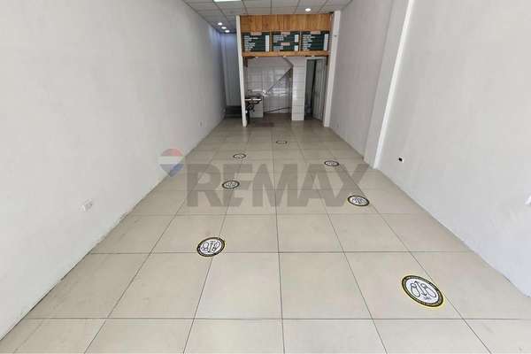 Local en calle de 77 metros en planta libre