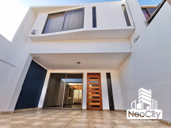 EN ARRIENDO LINDA CASA CON AMPLIOS ESPACIOS