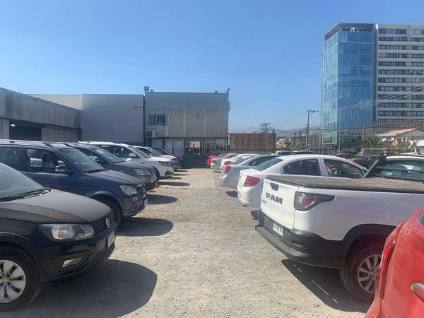 Espacio comercial con amplio estacionamiento (180850)