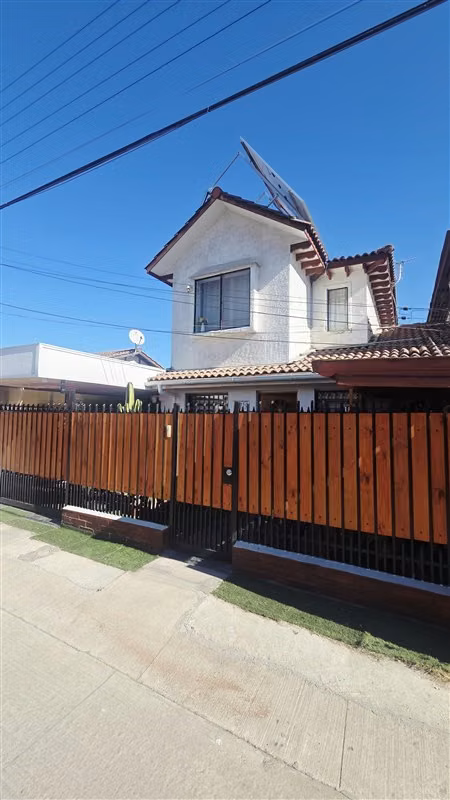 HERMOSA Y AMPLIA CASA METRO PROTECTORA DE LA INFANCIA