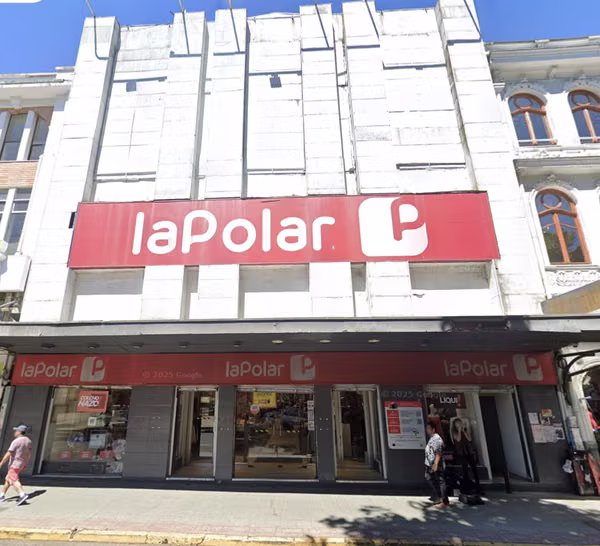 EDIFICIO COMERCIAL DE 4 PISOS FRENTE A PLAZA DE VALDIVIA