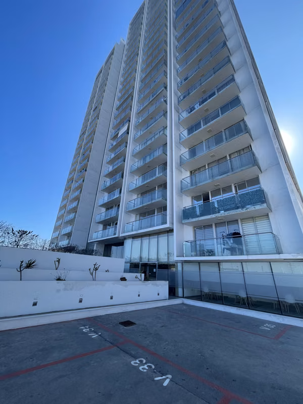 Departamento Amobladi, con hermosa vista al Mar.Líder Exoress