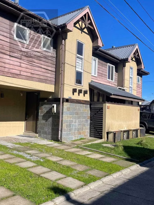 HERMOSA CASA EN ARRIENDO EN PUCON. EN CONDOMINIO (180937)