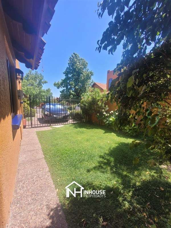 Casa en venta de 4 dorm. en Peñalolén