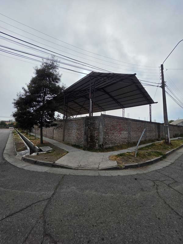 Gran terrreno de esquina en Villa San Rafael (181002)
