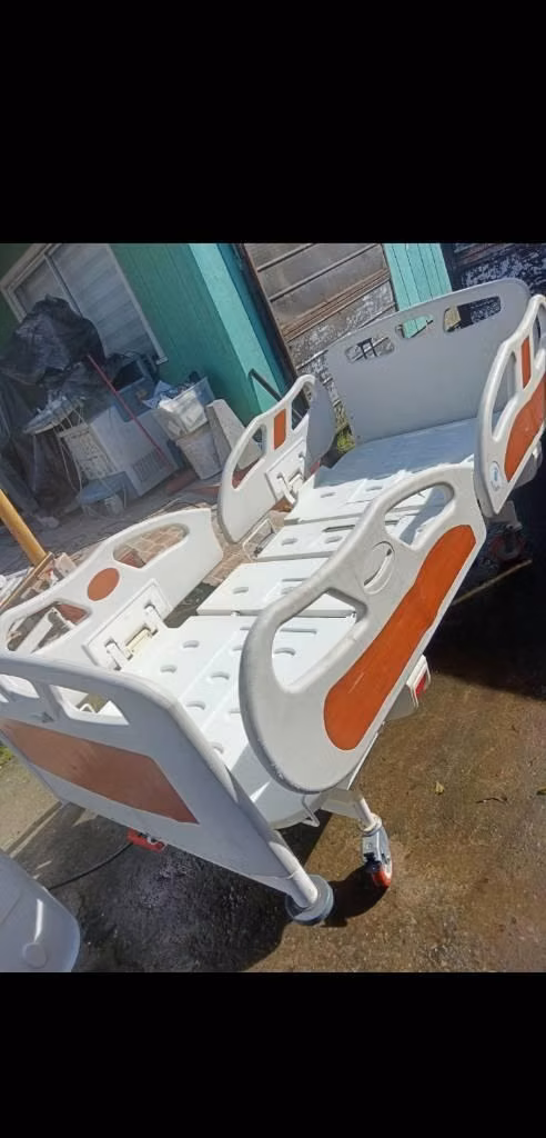 Catre clinico eléctrico