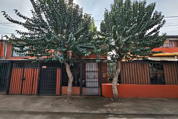 Casa a remodelar en 95 m2  de terreno