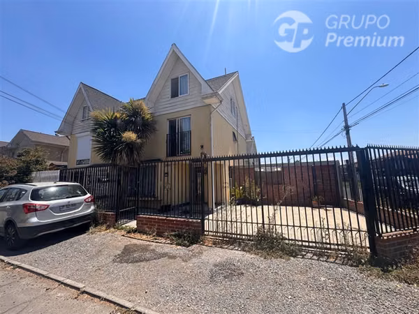 Casa en arriendo de 4 dorm. en Maipú