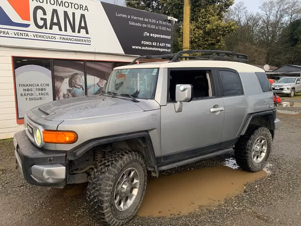 TOYOTA FJ CRUSIER 2012