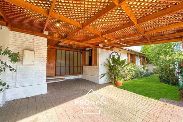 Casa en venta de 4 dorm. en Vitacura