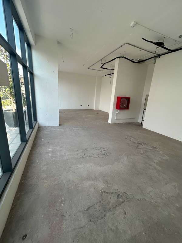 Último local en la Av. Vicuña Pte7244 La Florida (181130)