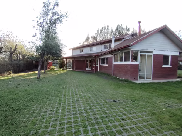 Se arrienda casa en Sector Las Encinas en Chillán, 4 dormitorios, 3 baños