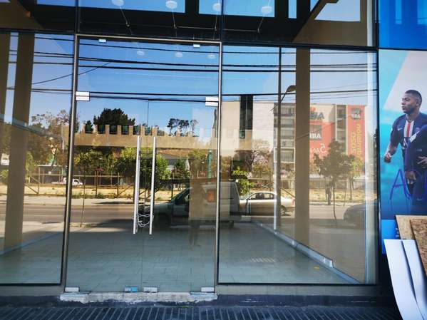 AMPLIO LOCAL COMERCIAL PLENO CENTRO